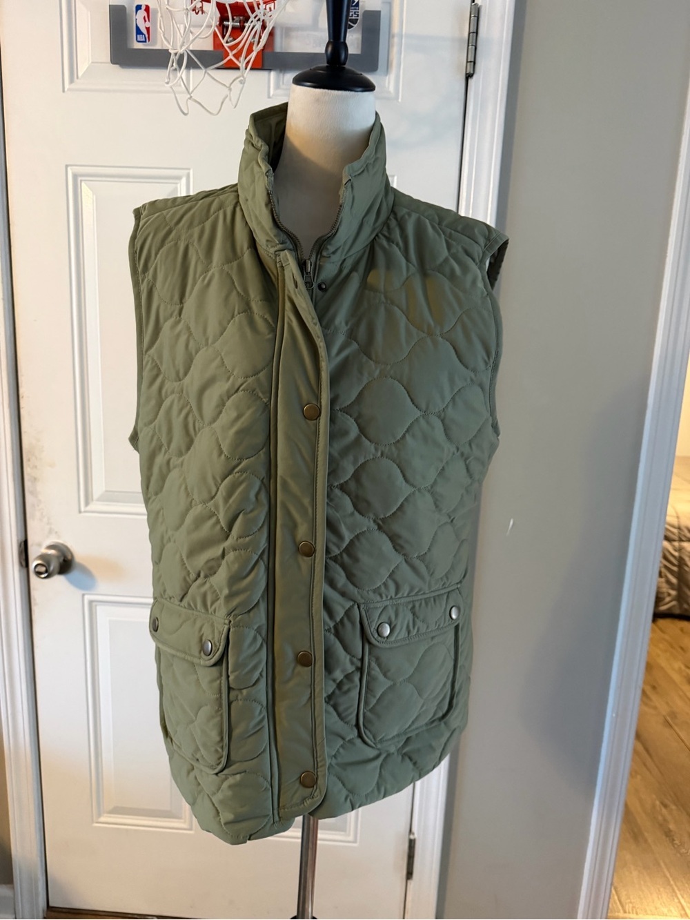 Bagatelle Collection olive green quilted vest women’s size large